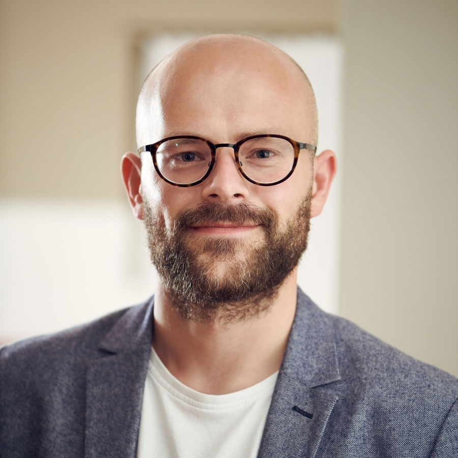 Portrait of Albert Schilling, an agile web developer based in Hamburg.